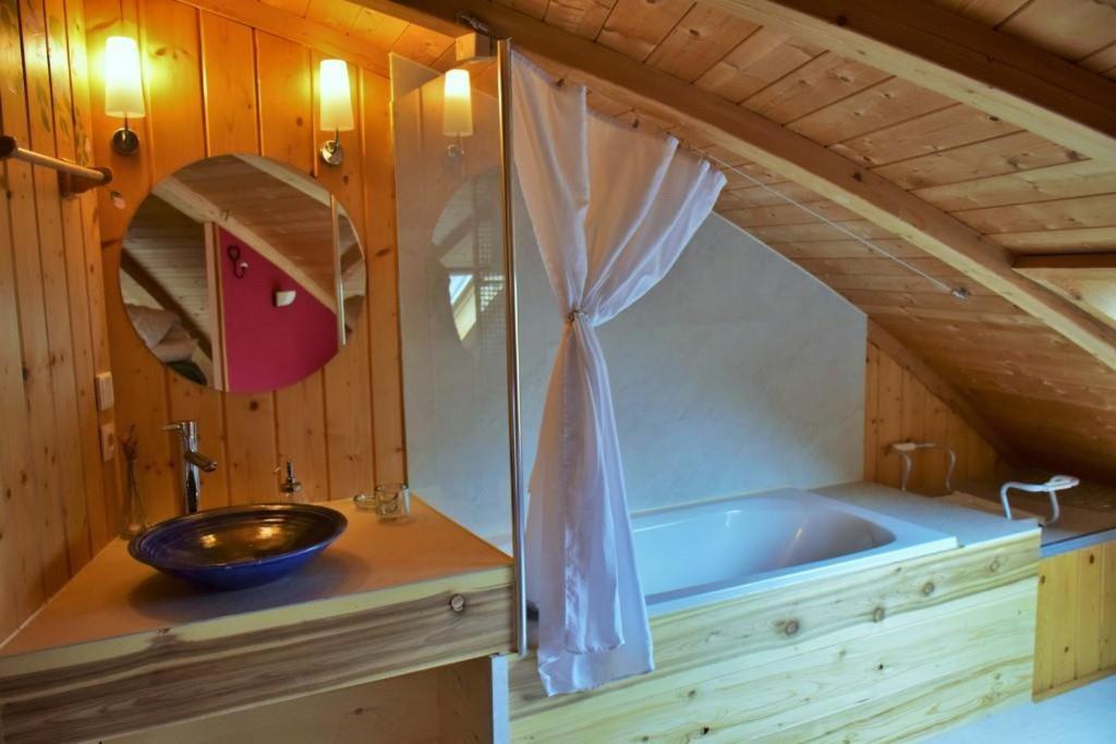 Au-Dela Des Nuages, Maison D'Hotes Insolite & Spa Aubessagne エクステリア 写真