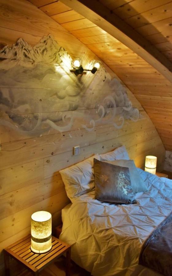 Au-Dela Des Nuages, Maison D'Hotes Insolite & Spa Aubessagne エクステリア 写真