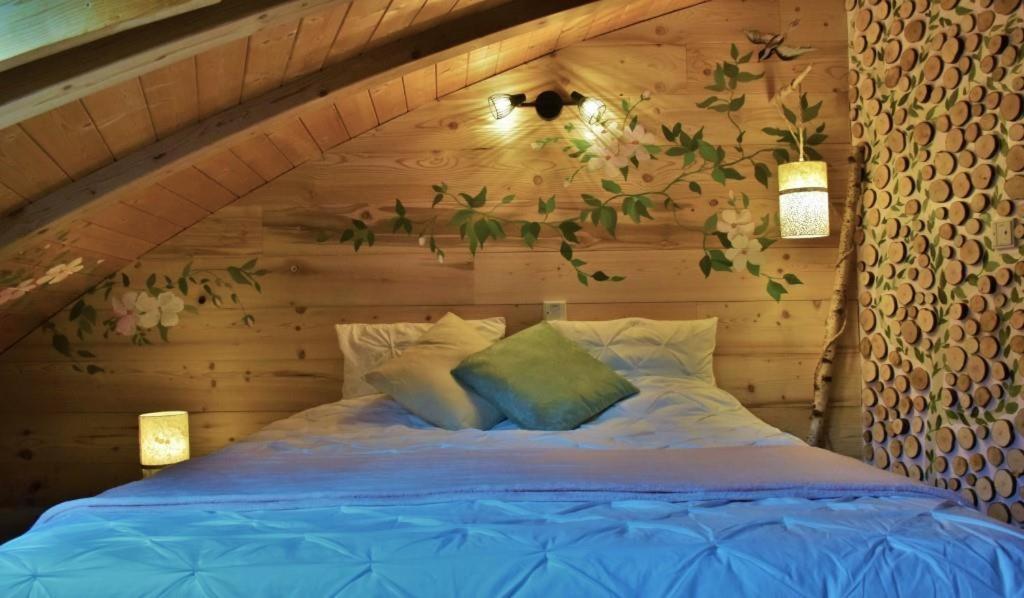 Au-Dela Des Nuages, Maison D'Hotes Insolite & Spa Aubessagne エクステリア 写真